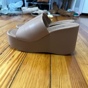 NUDE BLOCK WEDNESDAY SIZE 9 NWOB